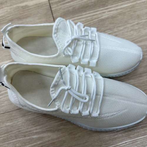 全新：男裝白色運動鞋 Men White Sneakers Size 39