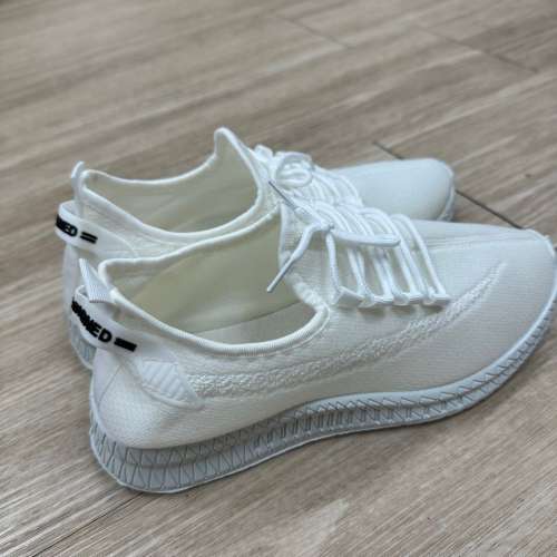全新：男裝白色運動鞋 Men White Sneakers Size 39