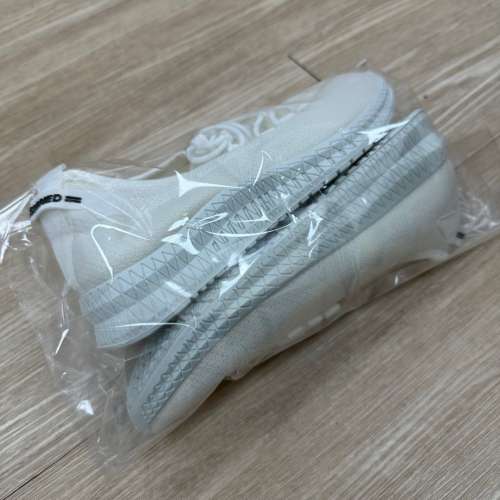 全新：男裝白色運動鞋 Men White Sneakers Size 39