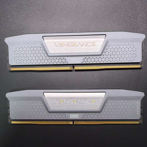 CORSAIR 32GB Kit (2x16GB) VENGEANCE CMK32GX5M2B6000Z30 DDR5 6000MHz CL30