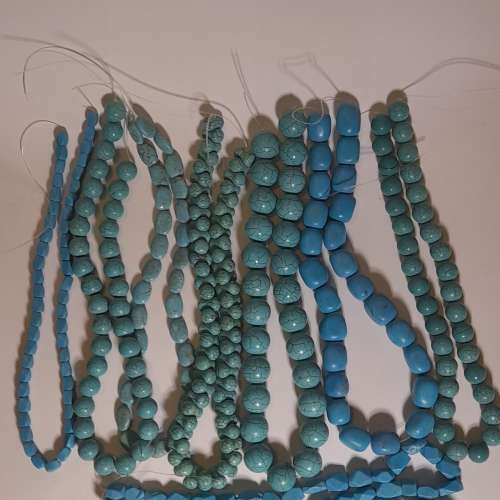 一手10條howlite松石珠串,長約16吋，共售500元。原價每條150元，清理存貨平售歡迎...