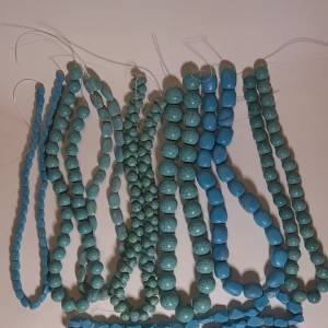 一手10條howlite松石珠串,長約16吋，共售500元。原價每條150元，清理存貨平售歡迎...