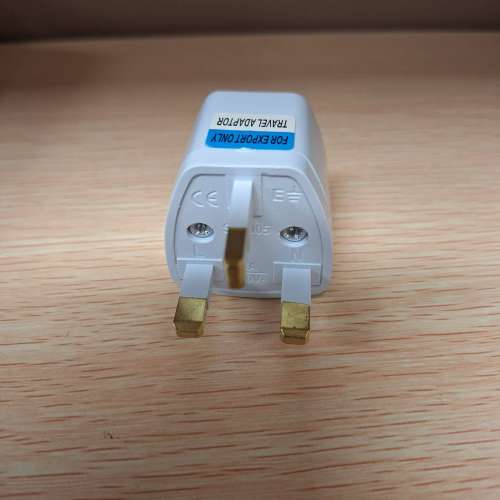 旅行轉接頭，將英規（G 型，三個矩形插腳）