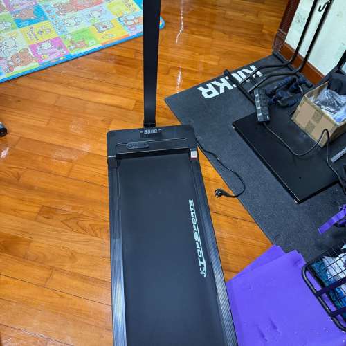 家用跑步機 接近全新,家人買回來少用