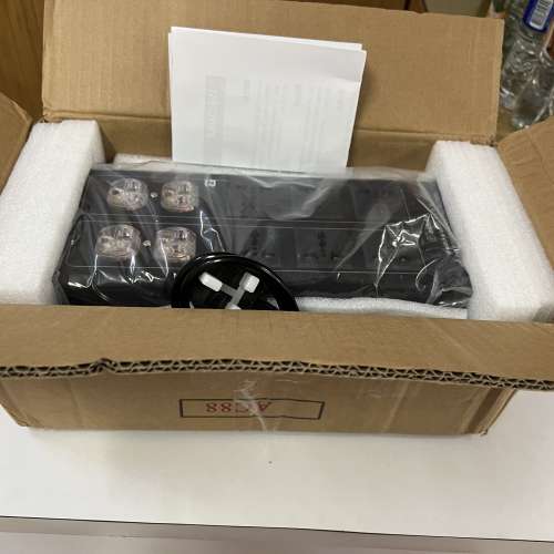 TP 1000 電源濾波器插座（全新）