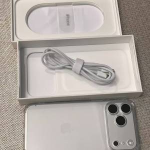 iphone 17Pro max 256G,盒子配件都齊平出