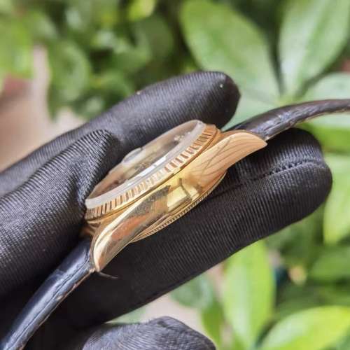 勞力士日誌系列18038，18K黃金，原廠黑色鑽石面