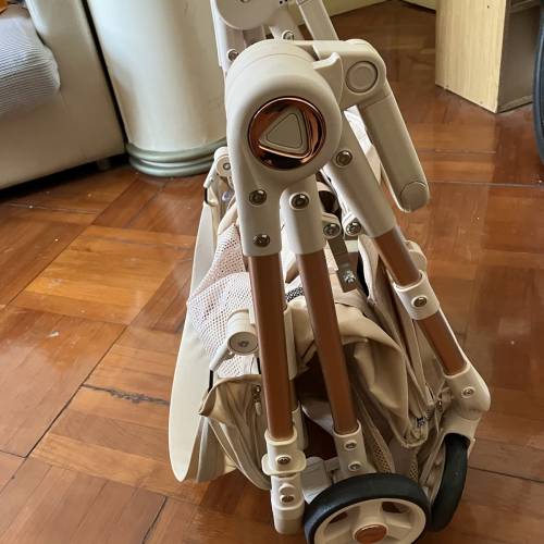全新半價嬰兒車
