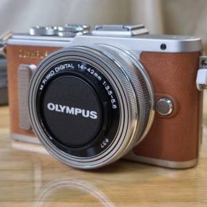 Olympus PEN E-PL8 + m.zuiko DIGITAL 14-42mm F3.5-5.6