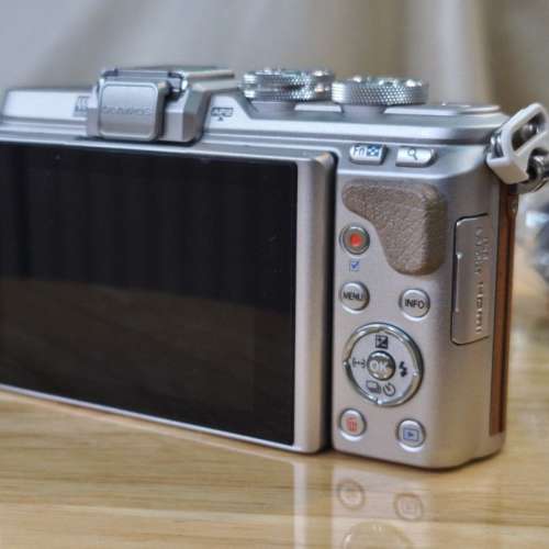 Olympus PEN E-PL8 + m.zuiko DIGITAL 14-42mm F3.5-5.6