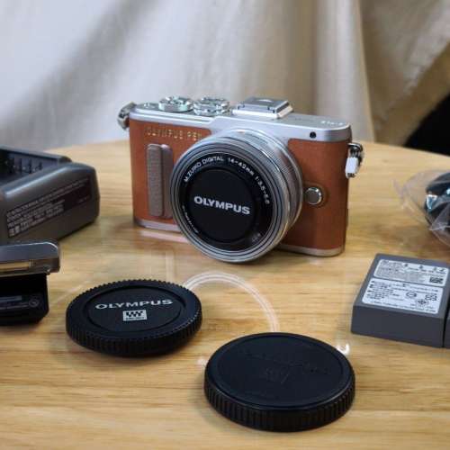 Olympus PEN E-PL8 + m.zuiko DIGITAL 14-42mm F3.5-5.6