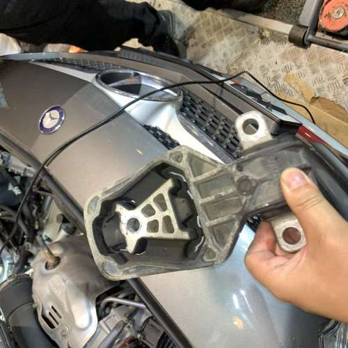 更換 Engine 膠 Benz 修理 更換 機腳膠