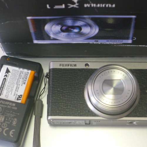 Fujfilm XF1 銀黑色