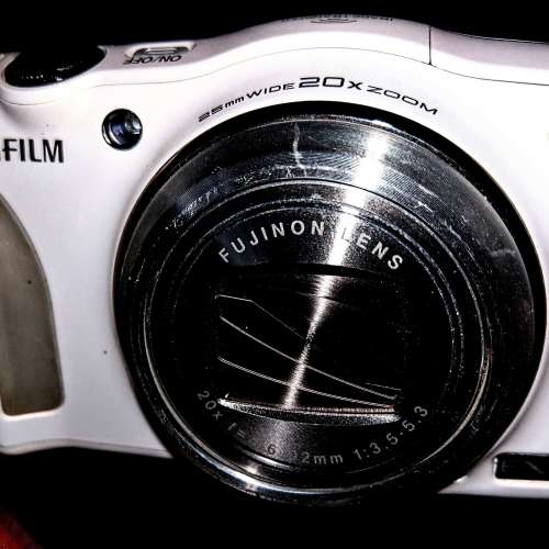 罕有放售八九成新富士 F800 EXR 高階隨身寶輕便相机