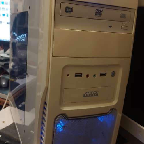 屯門良景輕鐵站交收 即買即用 電腦一部 Windows 11 系統