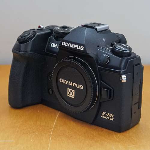 Olympus OM-D E-M1 iii + 兩粒原廠電池
