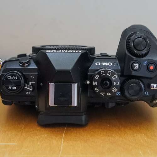 Olympus OM-D E-M1 iii + 兩粒原廠電池