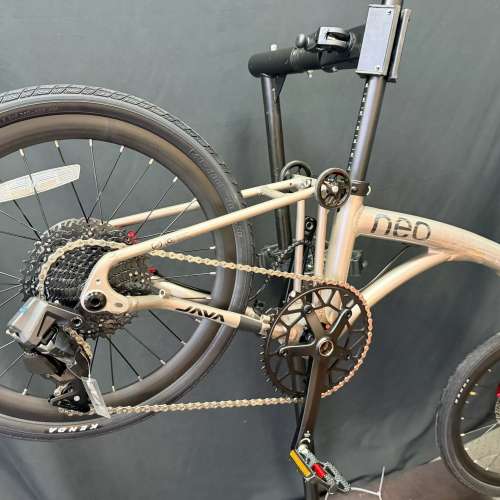 優惠價 (飛輪40T) 2026 JAVA NEO 12速電變 油剎桶軸 碳叉 20吋406 鋁合金折叠車 （...