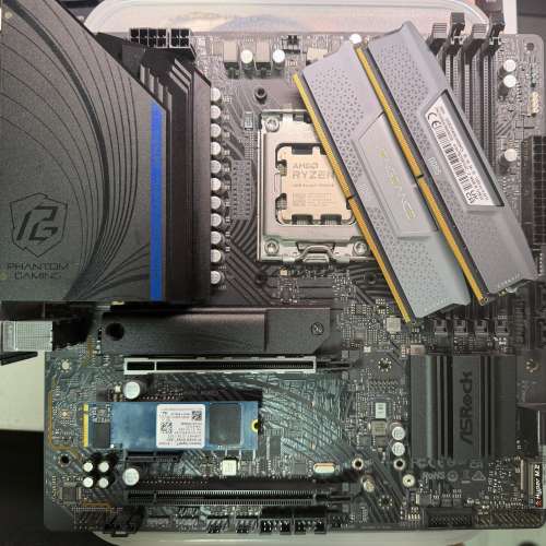 Ryzen 9 7950X3D + AsROCK B650M PG Riptide MATX + Corsair DDR5 32GB 6000