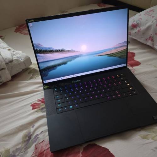 Razer Blade 16 i9 14900HX RTX4070 2K OLED