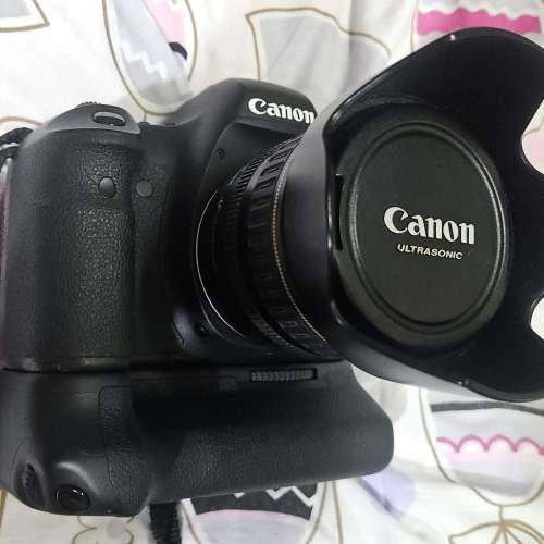 Canon EOS 6D body + BG-E13 battery grip + EF 24-85mm f3.5-4.5 USM lens