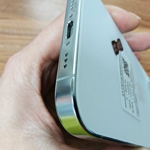 💥高電池健康💥港版iphone 16 pro 1tb 邊框有花崩 銀鈦色 功能完好