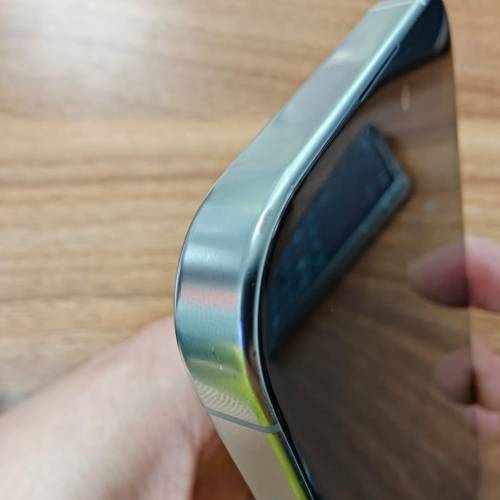 💥高電池健康💥港版iphone 16 pro 1tb 邊框有花崩 銀鈦色 功能完好