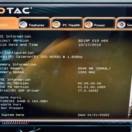 Zotac 小電腦，型號 ZBOX-CI320NANO， 可以裝 Windows