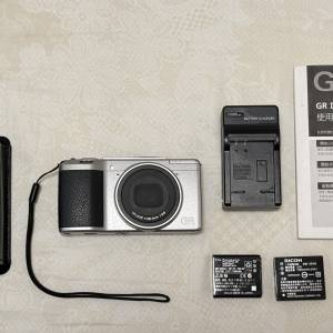 [收藏級] Ricoh GR II (80週年銀色限量版) 95%新、快門僅3332次