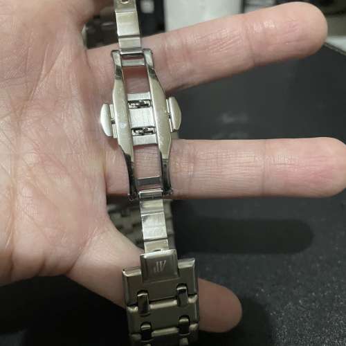 銀色三圈六針手錶