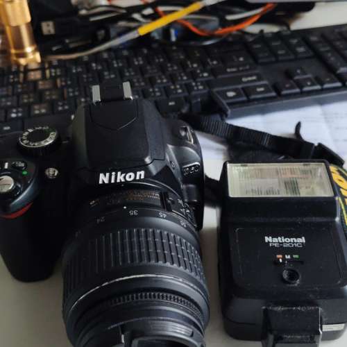 放已少用NIKON D60機身連KIT鏡18-55mm3.5-5.6G II ED鏡連樂聲閃燈一套=$1200(不議)
