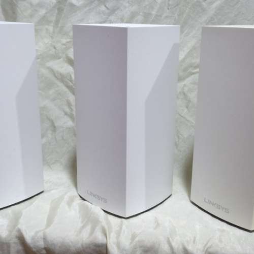 LINKSYS MX4200 WIFI 6 三隻, 共售680, 其中一隻的一面變黃