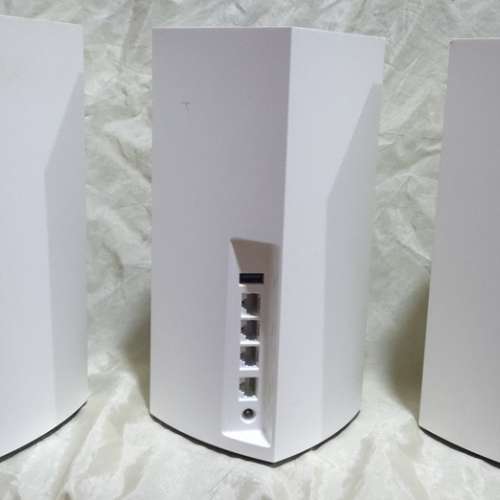 LINKSYS MX4200 WIFI 6 三隻, 共售680, 其中一隻的一面變黃