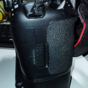 放CANON 7D機身及原廠BG-E7跟兩電直到及一支原廠CANON EF LENS 24-85mm 3.5-4.5鏡及...