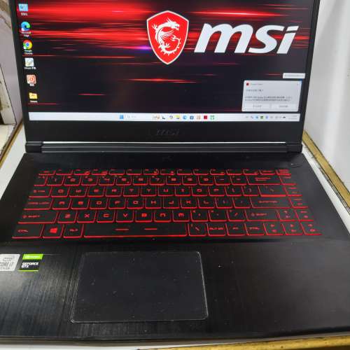 MSI i7 10代遊戲筆記本。