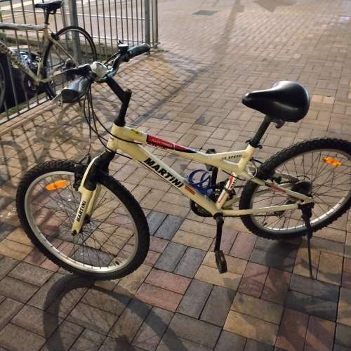 18 速 成人單車一部 ，24吋，不可摺。