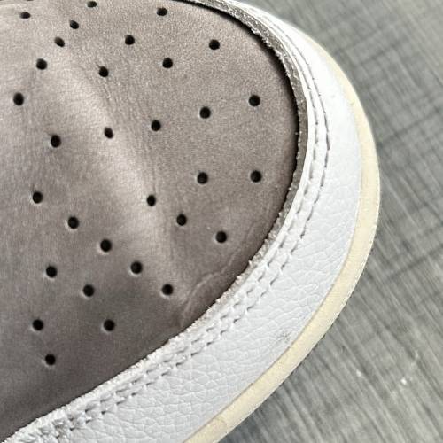 Travis Scott(倒鈎）