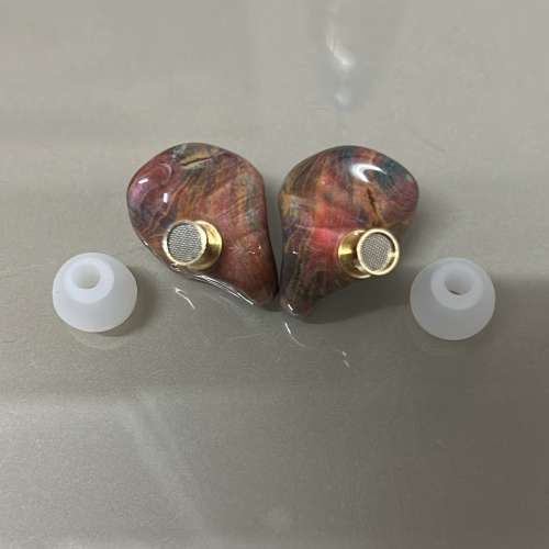 (限量發售)耳機套裝，1圈4鐵，雙氣孔技術，穩定木色系耳機1副(耳機名稱:木 WOOD)+...