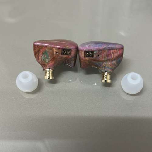 (限量發售)耳機套裝，1圈4鐵，雙氣孔技術，穩定木色系耳機1副(耳機名稱:木 WOOD)+...