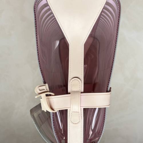 Delvaux限量 pvc袋，全新賣緊1萬