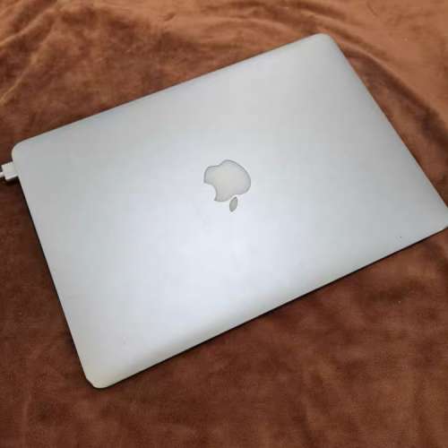 13寸蘋果MacBookair筆記本电脑，8G記憶體+ 512GB SSD 固態硬盤，輕巧方便攜帶出街！