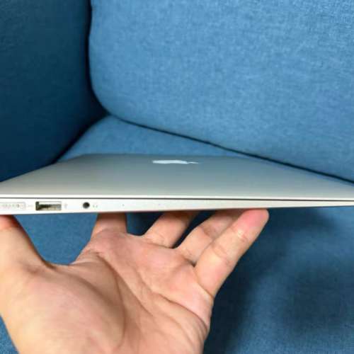 13寸 MacBookair筆記本電腦，8G記憶體+ 512GB SSD 固態硬盤，輕巧方便攜帶出街！