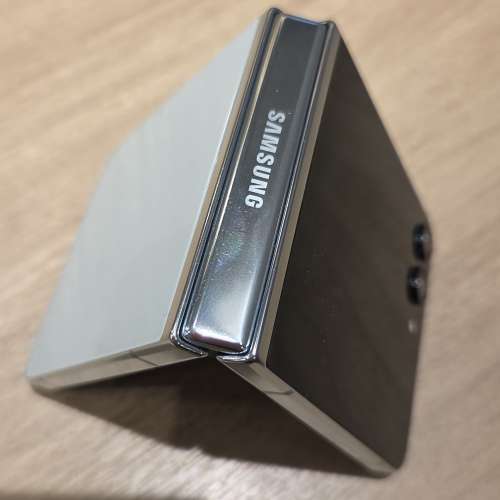 SAMSUNG FLIP 5 香港行貨 8+256 全新一樣