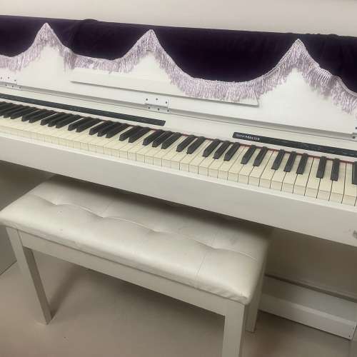 白色數碼鋼琴