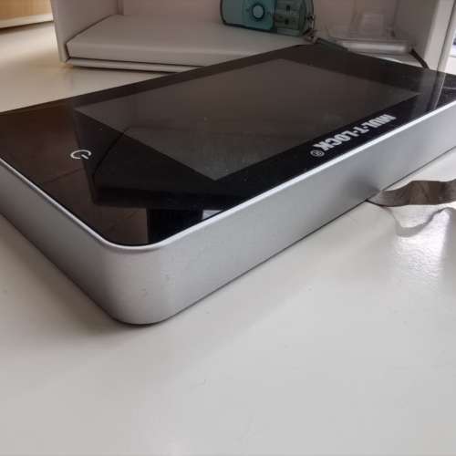 8成新 MUL-T-LOCK GotU 120 數碼鏡頭貓眼 4吋Mon (用4xAAA, 沒有錄影觸屏)