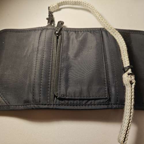 Pacsafe 三折叠銀包V125