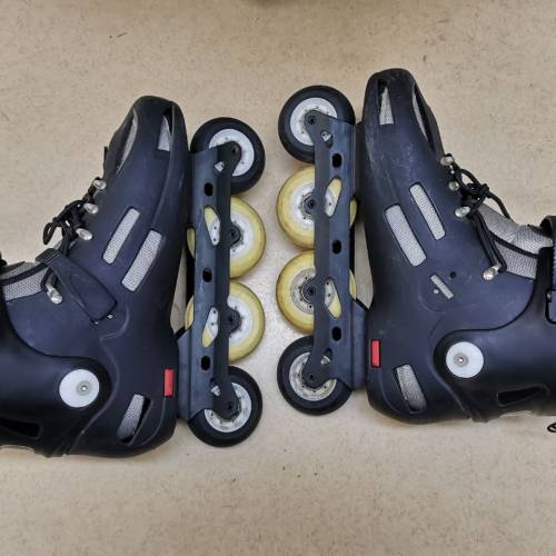 九成新45码旱冰鞋（送护具包括护臀）