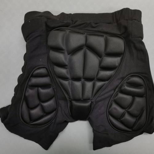 九成新45码旱冰鞋（送护具包括护臀）