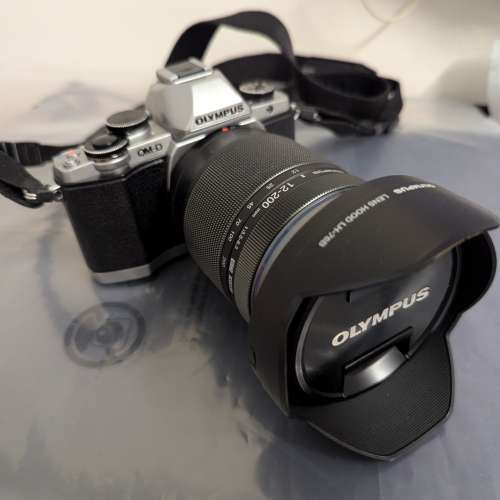 Olympus EM10 + OM 12-200mm