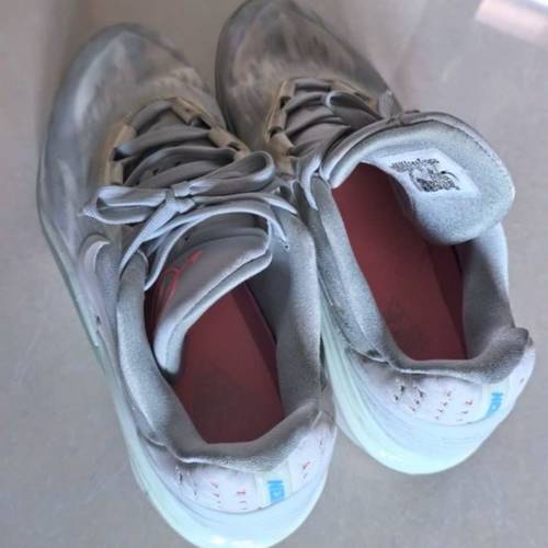 幾乎全新的42碼耐克AirZoom男士運動鞋